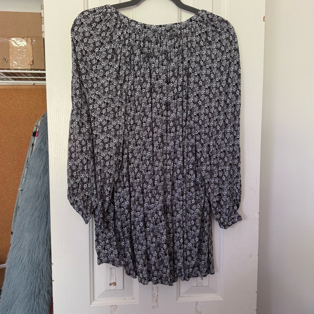 Jones New York Black and White Floral Blouse - Picture 2 of 3